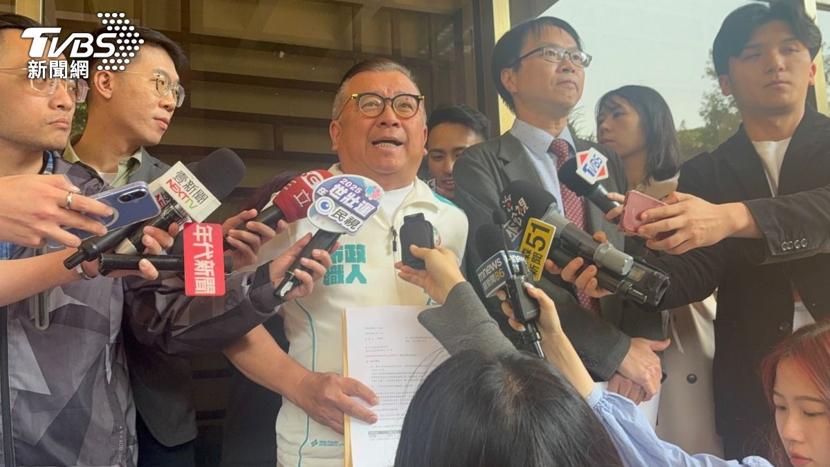 醫師羅浚晅、民進黨台北市議員劉耀仁。（圖／潘千詩攝）