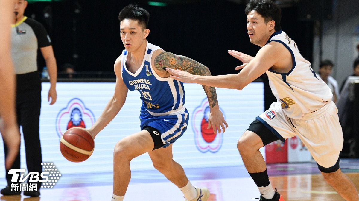 中華隊盧峻翔登FIBA大會封面。(圖/胡瑞麒攝)
