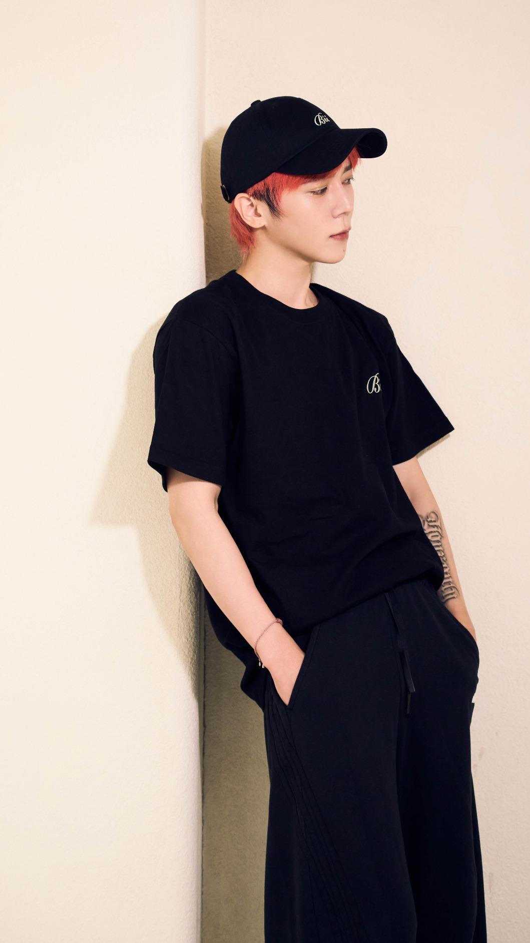 畢書盡正在練肌肉。(圖/索尼音樂提供)