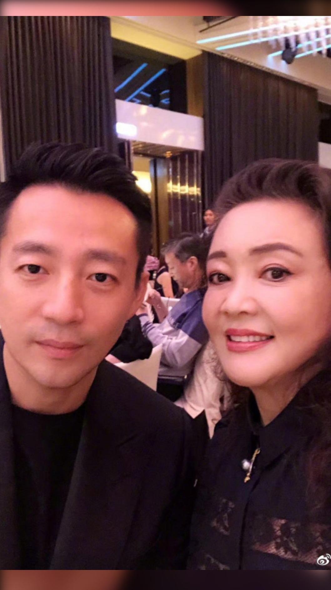 張蘭（右）上月再次因大S被兒子斷絕關係。（圖／翻攝自微博）