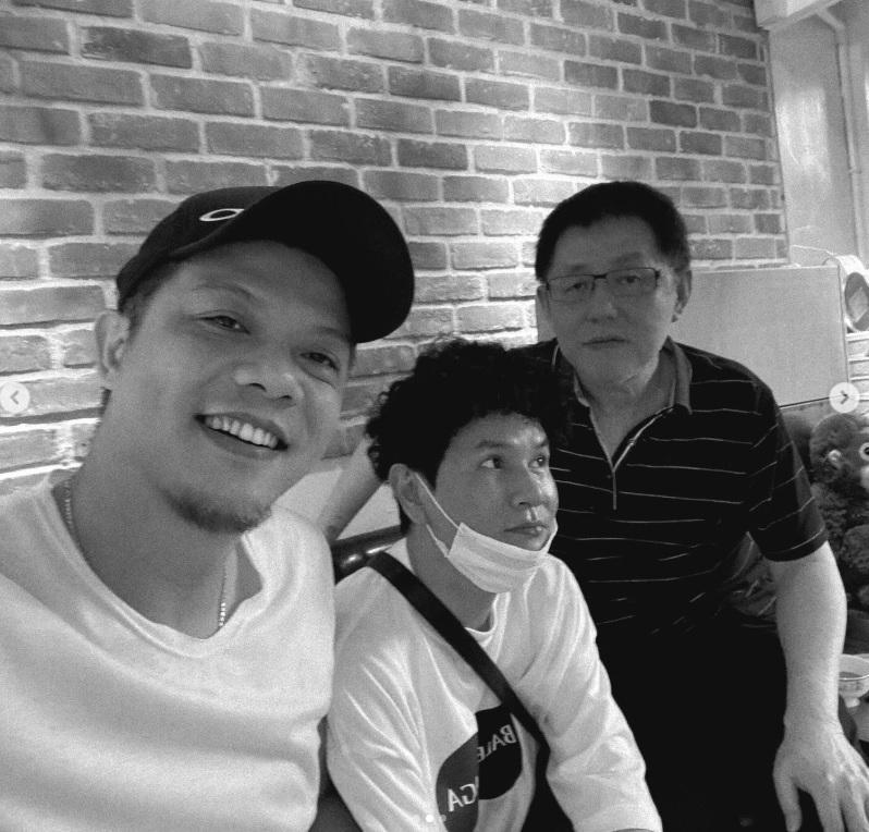 周老師（最右）過世。（圖／翻攝自陳祥隆臉書）