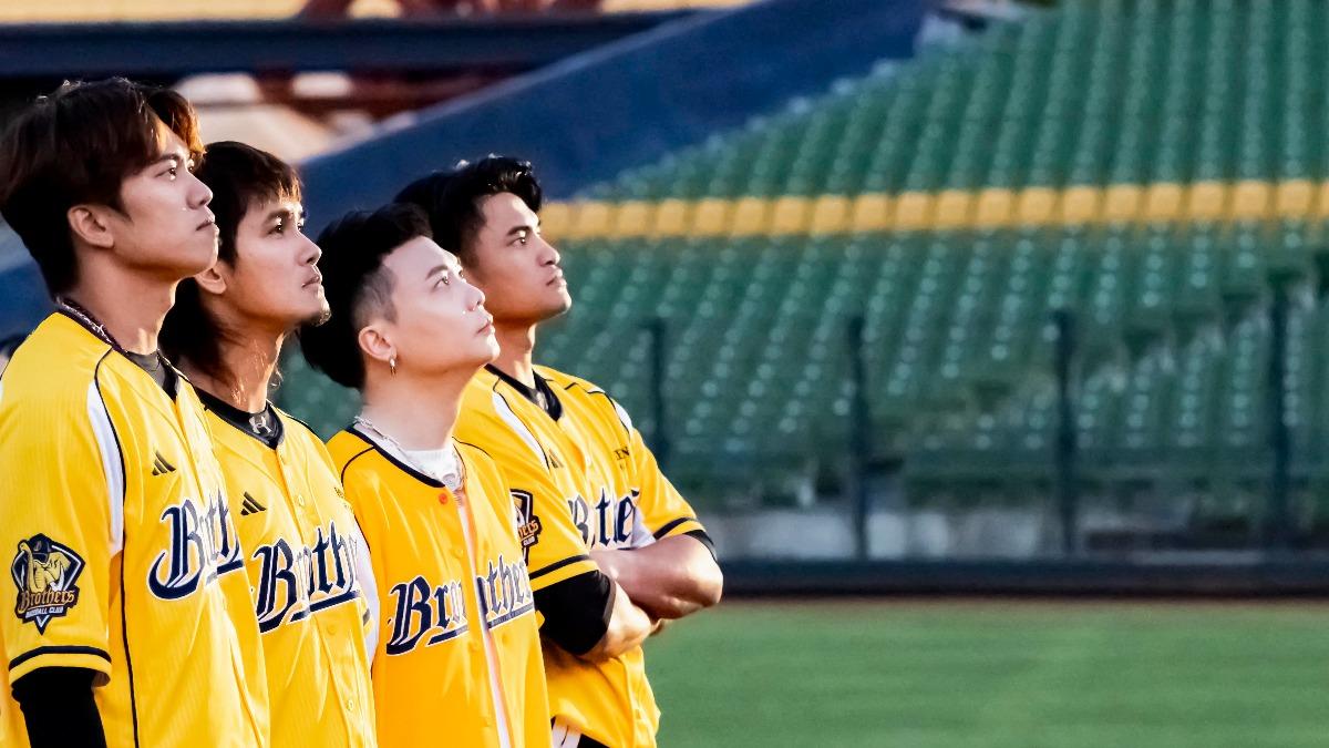 王威晨（左起）、張志豪、蕭秉治以及岳東華合演MV，霸氣詮釋再拚奪冠的決心。（圖／相信音樂提供）