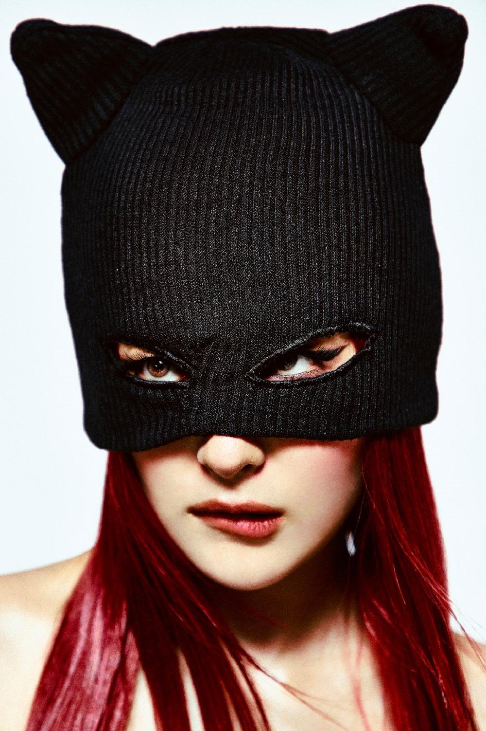 偶像模範生的SEULGI難得以叛逆形象示人。(圖/SM Entertainment提供)