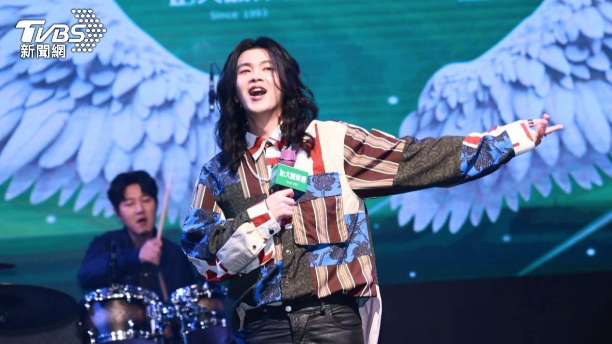 麋先生主唱聖皓獻唱〈去飛翔〉。（圖／趙世平攝）