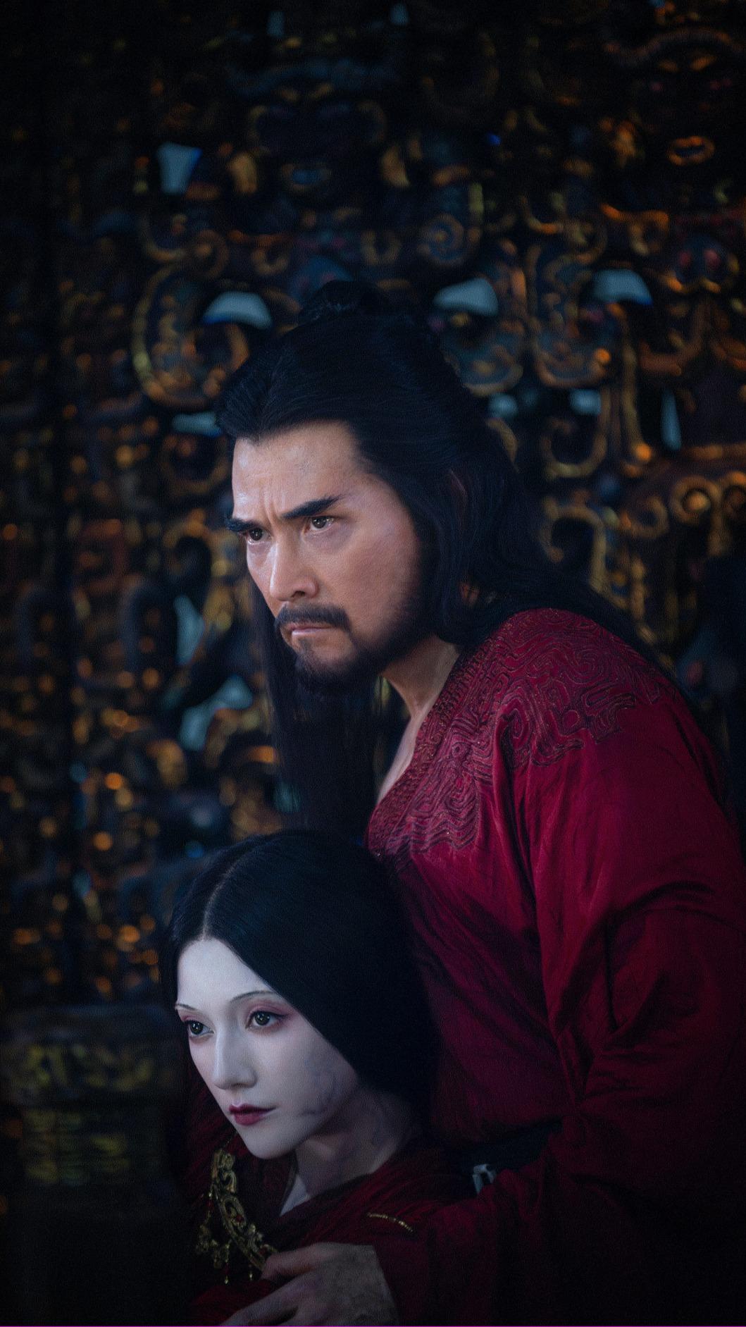 費翔與娜然常與導演開會討論，詮釋出不一樣的紂王與妲己。（圖／鴻聯國際提供）