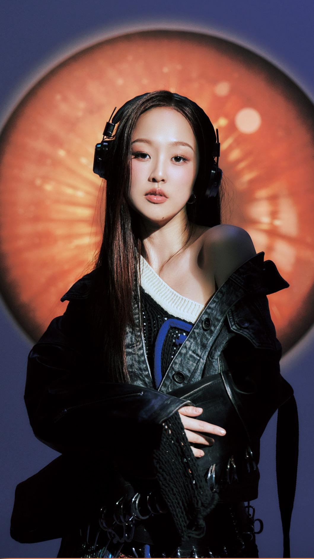 安吉推出首張創作專輯《Caramel Eyes 焦糖眼》。（圖／索尼音樂提供）