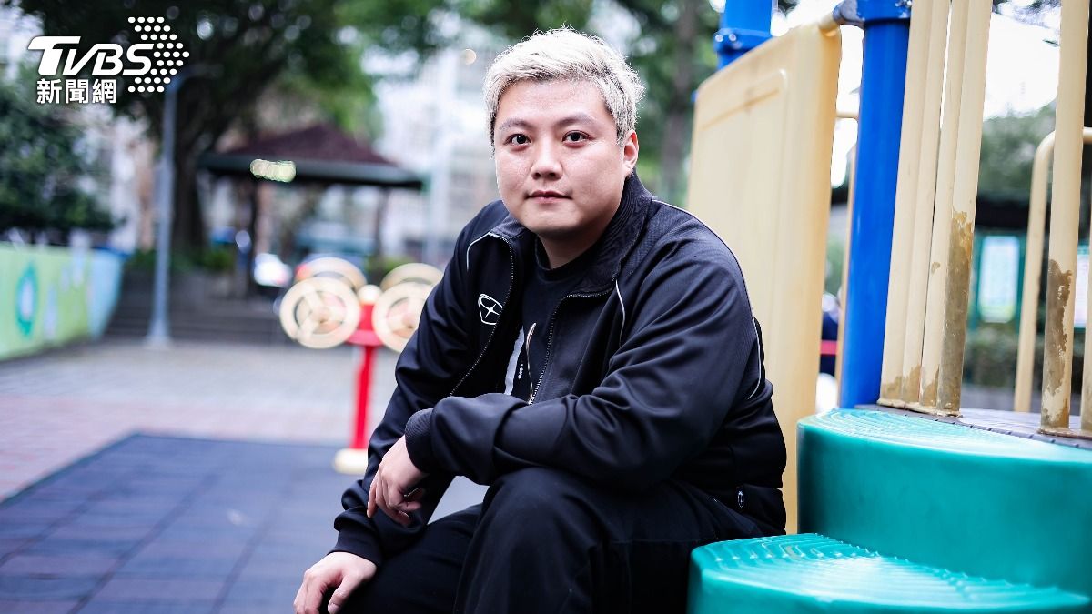 歐吉虎在爸爸期望下讀到研究所，最終為了音樂夢休學。（圖／張哲鳴攝）