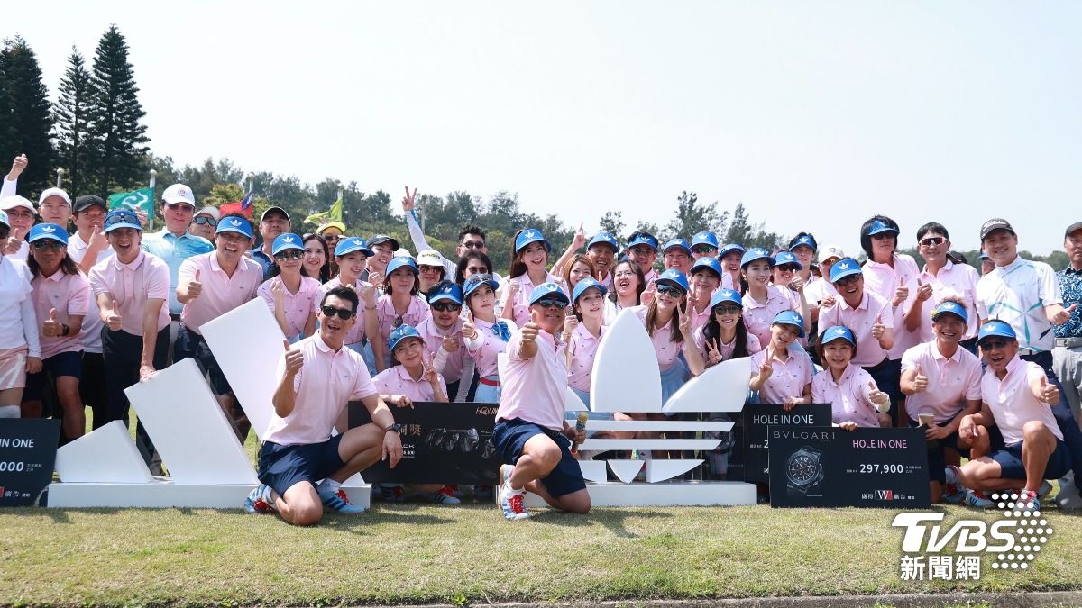 巫啟賢率眾藝人出席公益活動。（圖／黃城碩攝）