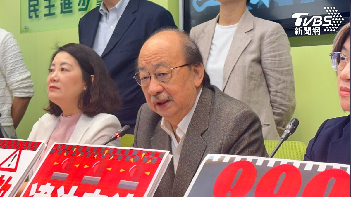 民進黨立法院黨團總召柯建銘26日表示，毀損公物的他一概會賠。（圖／潘袁詩羽攝）