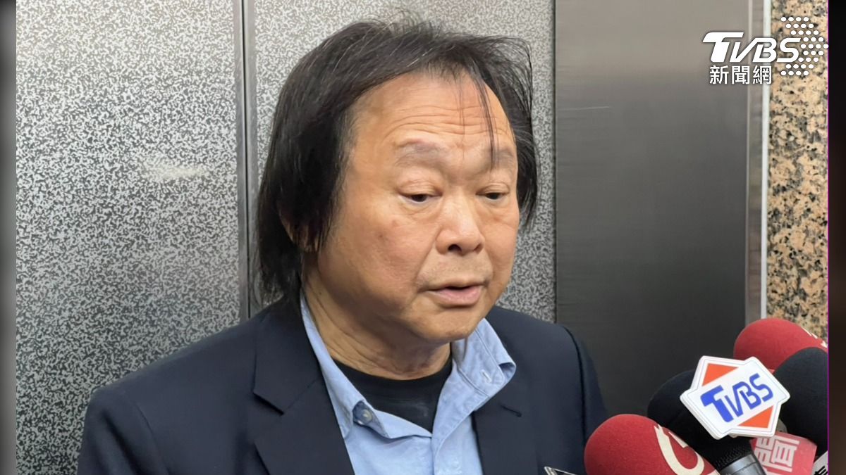 民進黨立委王世堅26日於民進黨中常會前受訪。（圖／潘袁詩羽攝）