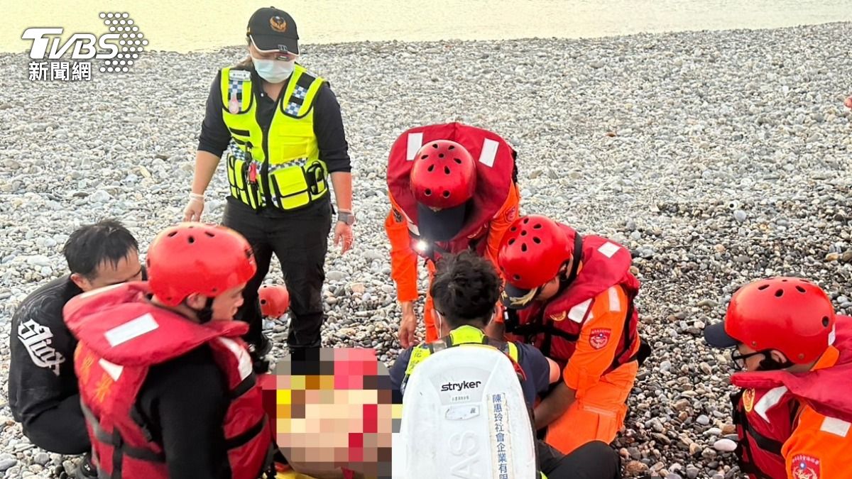 花蓮溪出海口一名年約50歲男子發生溺水。（圖／TVBS）