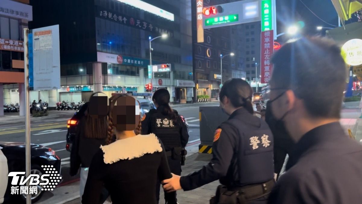 高雄神秘天堂「排毒一條街」又被抄。（圖／TVBS）