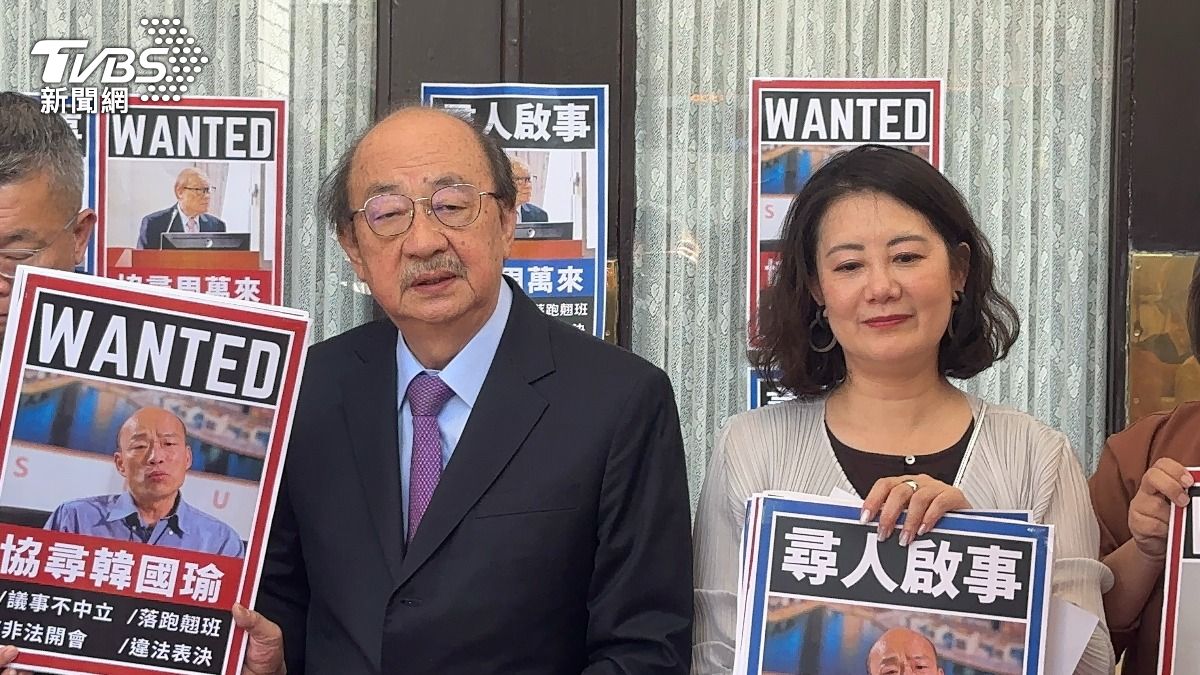 民進黨團總召柯建銘27日在議場前表示，要將韓國瑜等人送紀律委員會。（圖／潘袁詩羽攝）