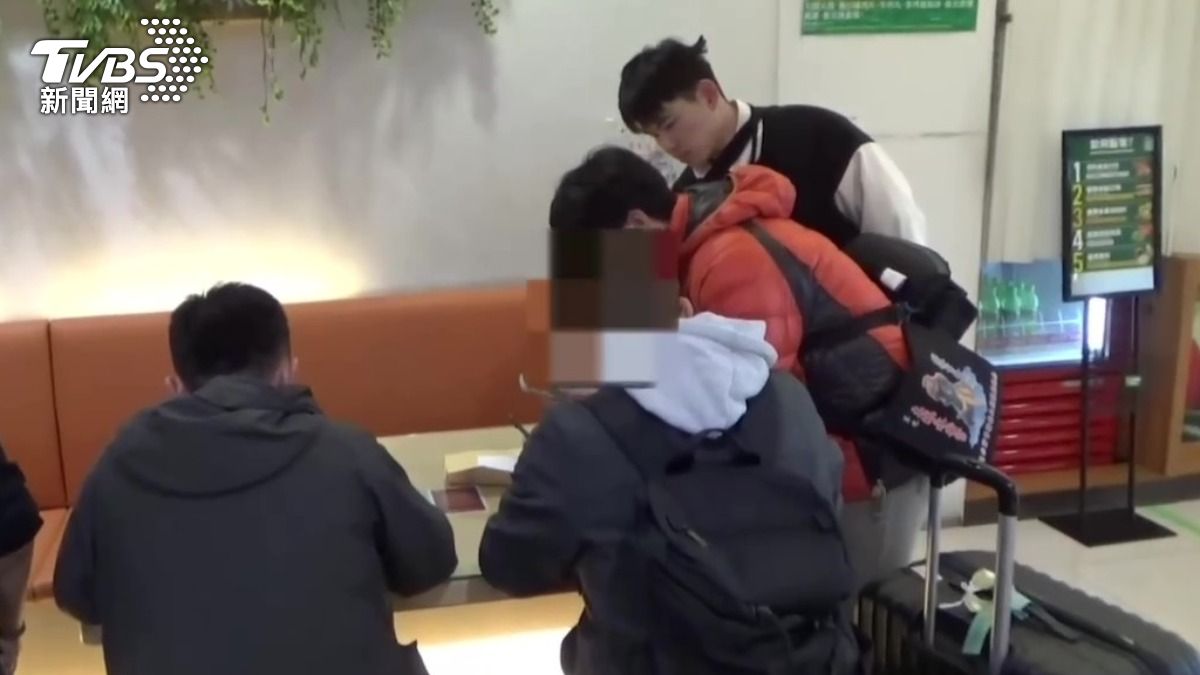 嫌犯在桃園機場準備出境時遭逮捕。（圖／TVBS）