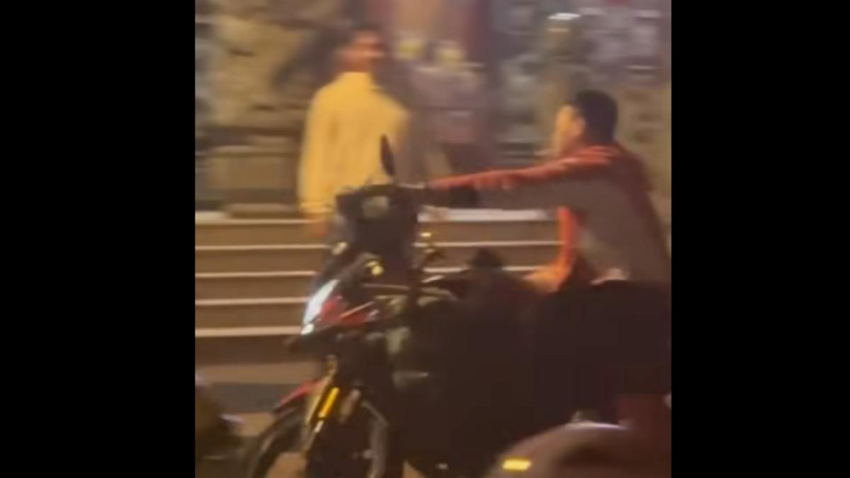 騎士騎上福山宮樓梯被網友罵「孫悟空大鬧天庭？」（圖／翻攝自網路）