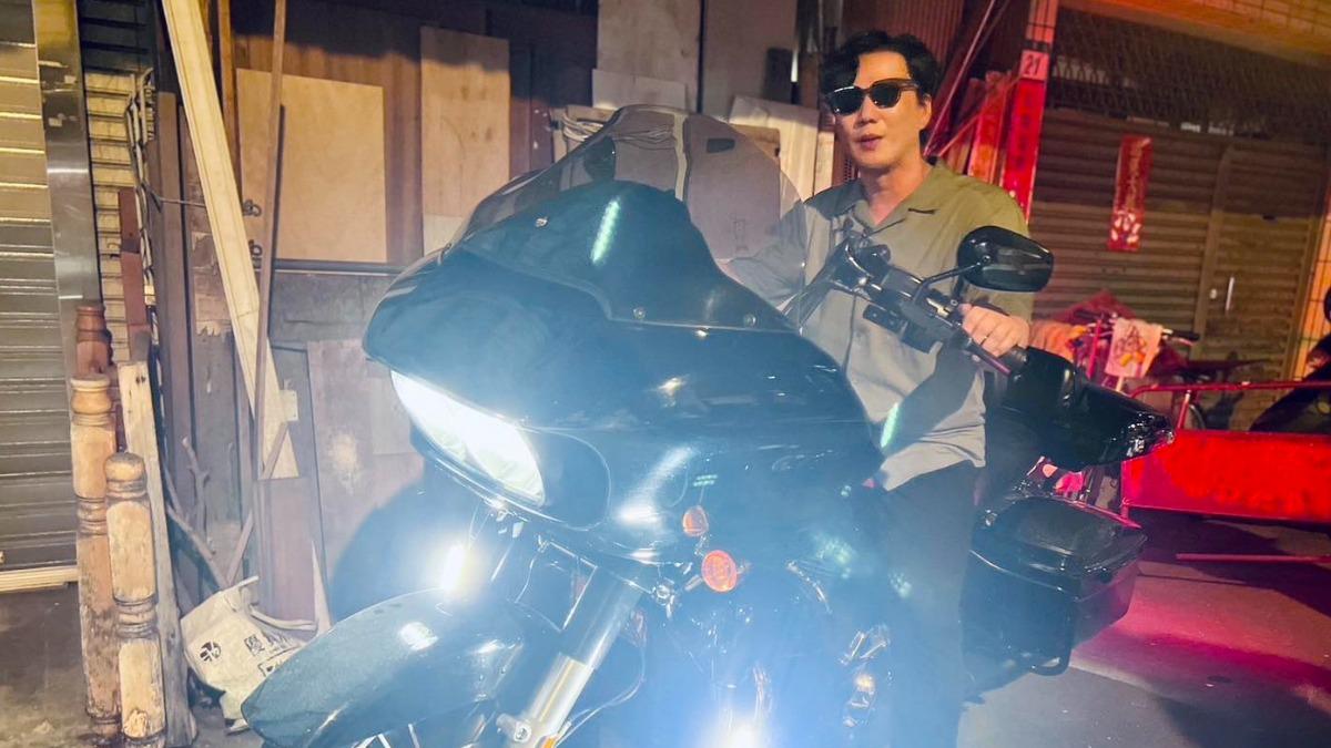 蕭煌奇笑說想換車，到時要載網友去兜風。（圖／翻攝自蕭煌奇臉書）