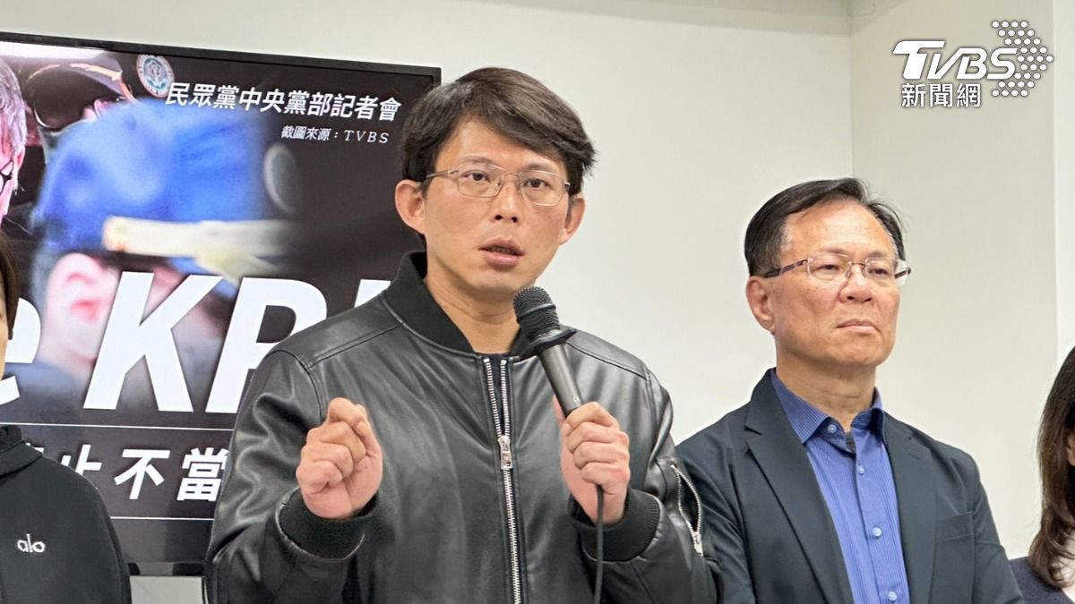 黃國昌28日下午緊急召開記者會。（圖／潘袁詩羽攝）