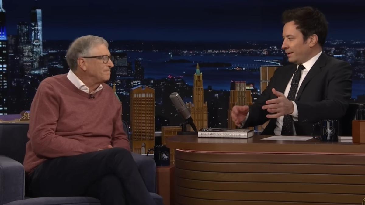 比爾蓋茲接受《今夜脫口秀》主持人吉米法隆專訪。（圖／翻攝自YT@fallontonight）