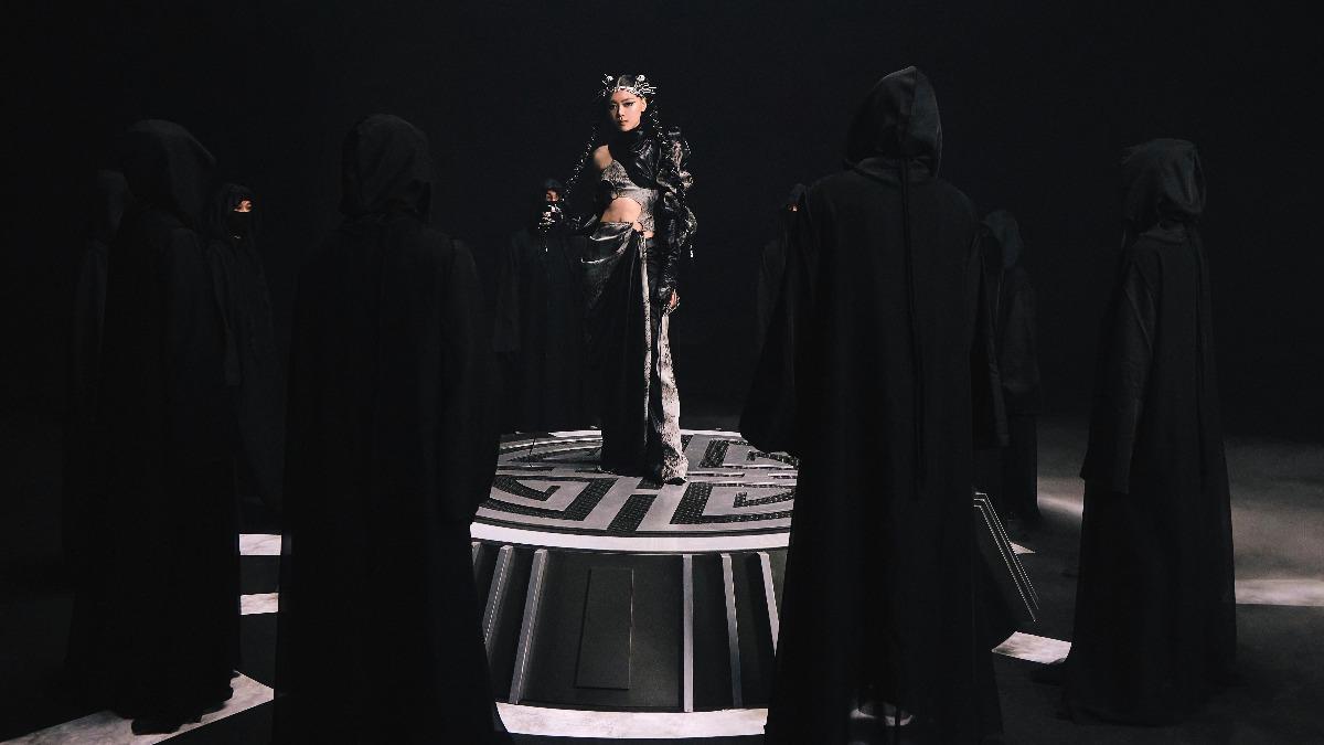 楚晴盼望超越「面具歌手」的標籤。（圖／JFJ Productions提供）