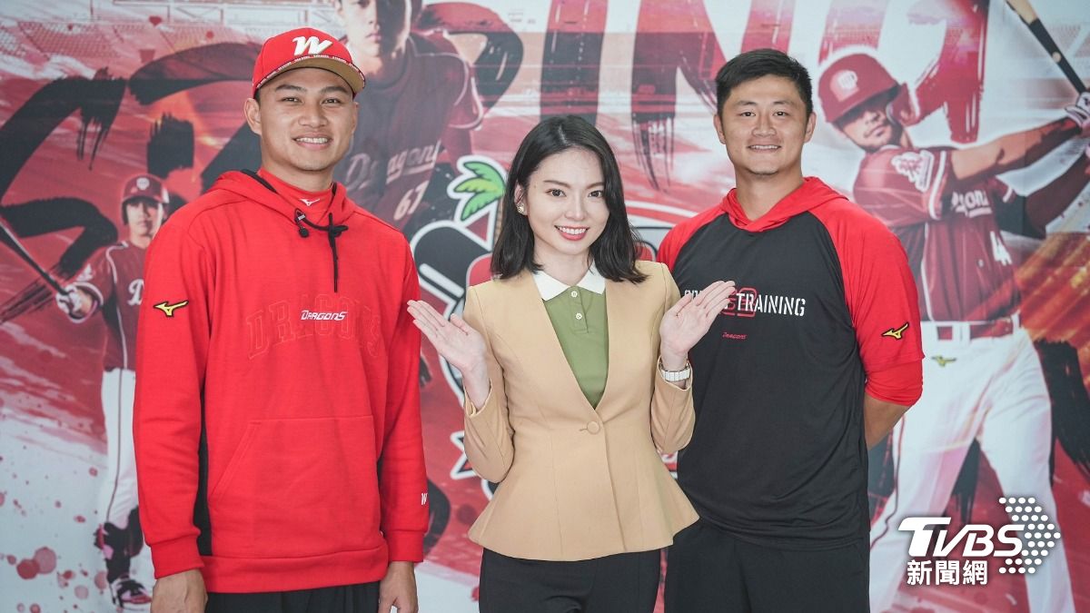 徐若熙（左）與蔣少宏（右）接受鞋來開箱專訪。（圖／TVBS）