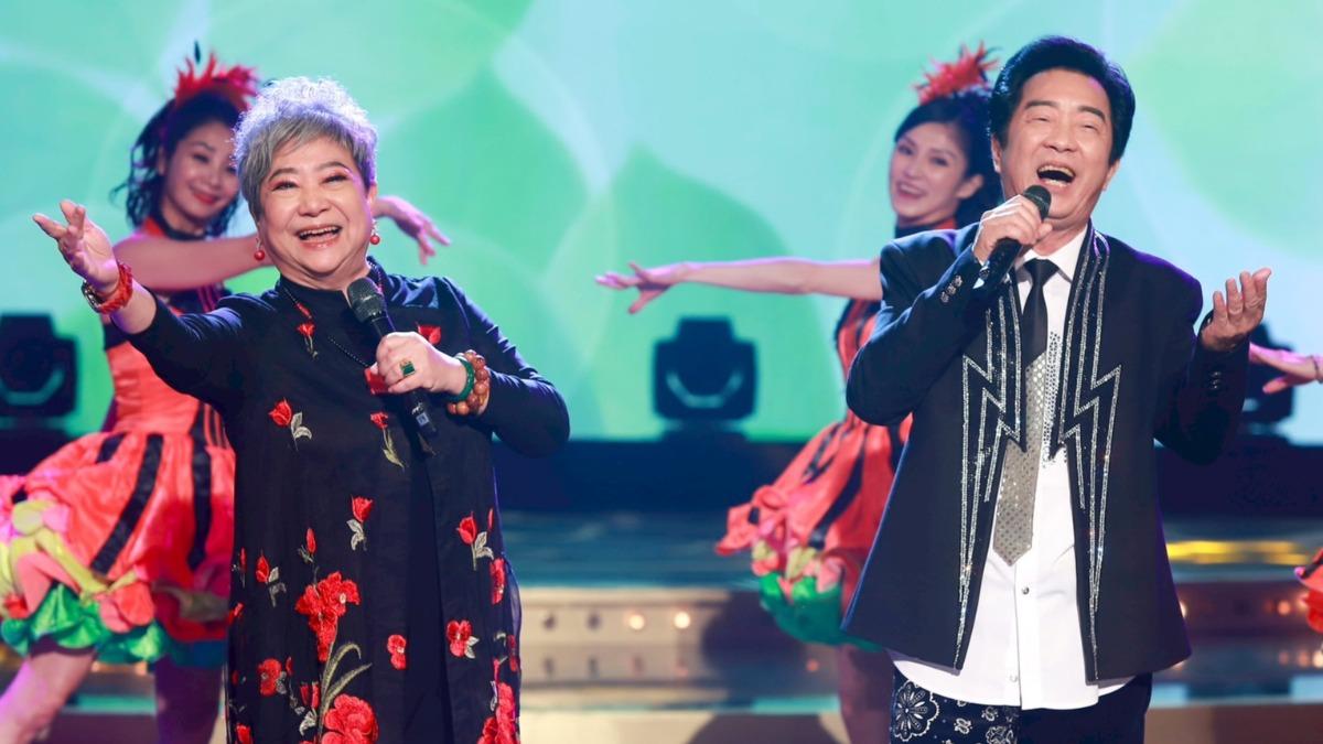 吳敏（左）、高群合唱。（圖／民視提供）