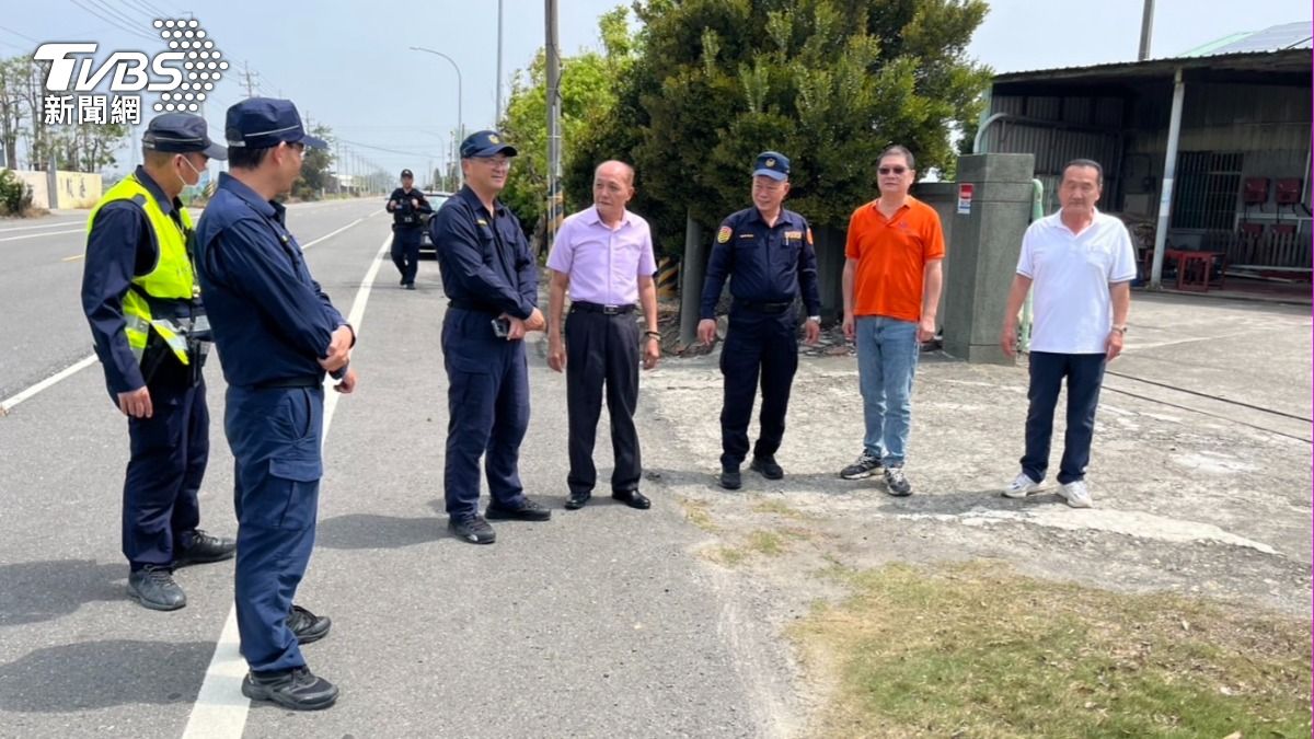 北港警方進行路口探勘。（圖／TVBS）