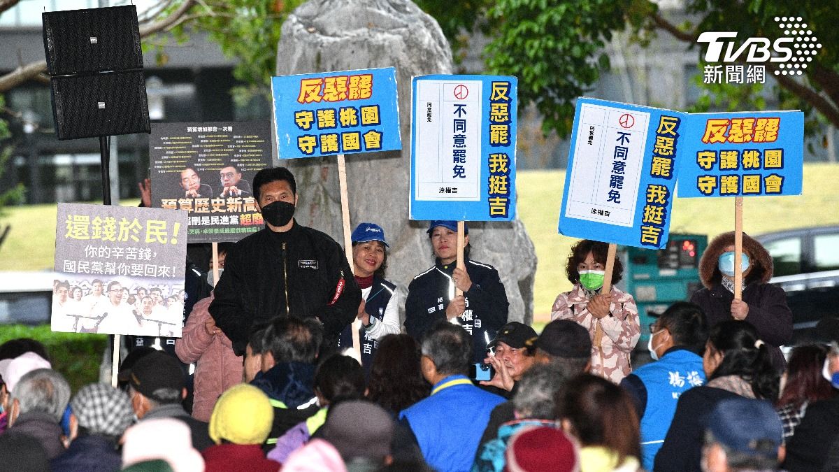 大罷免全台延燒，國民黨今（29）日在桃園楊梅舉行政策說明會，資深媒體人趙少康現身助陣。（圖／胡瑞麒攝）