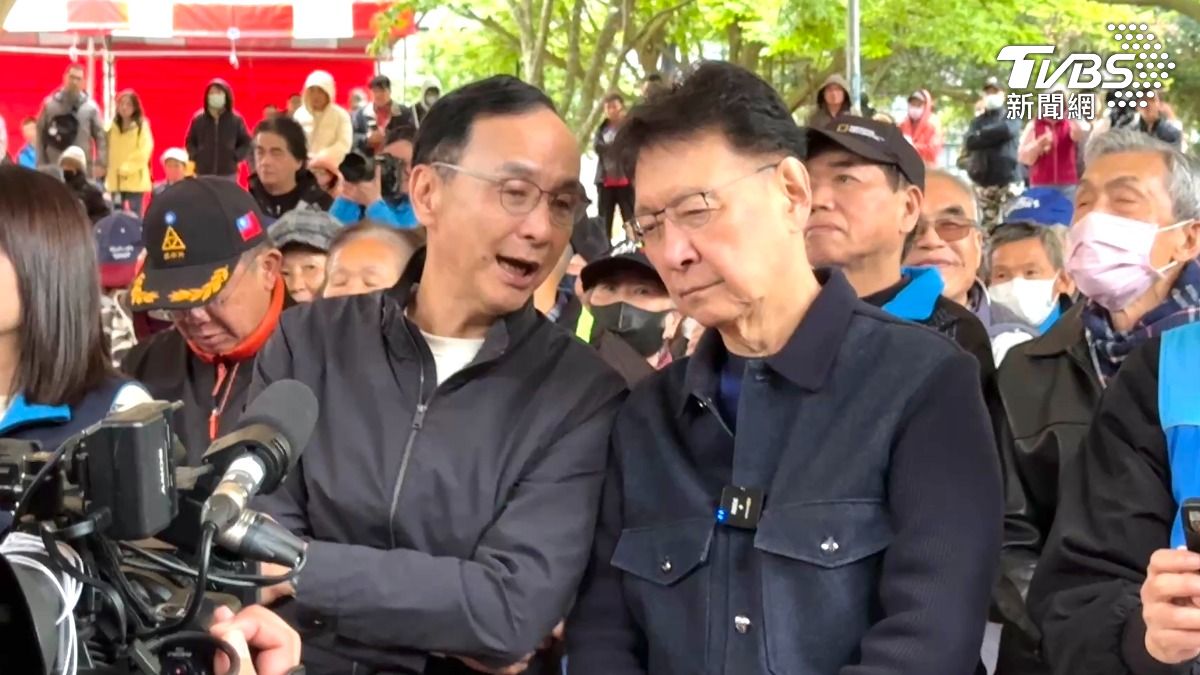 趙少康與朱立倫同台，打破心結傳說。（圖／林恩如攝）