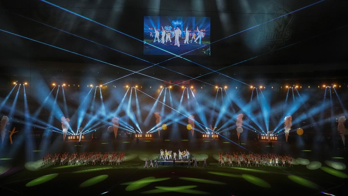 Energy率領近150人嗨跳16蹲。（圖／相信音樂提供）