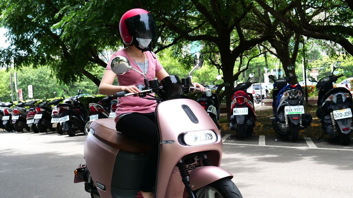 汰換舊機車，購入新電動機車，最高可享17500元補助。（圖／翻攝自新竹縣環保局官網）
