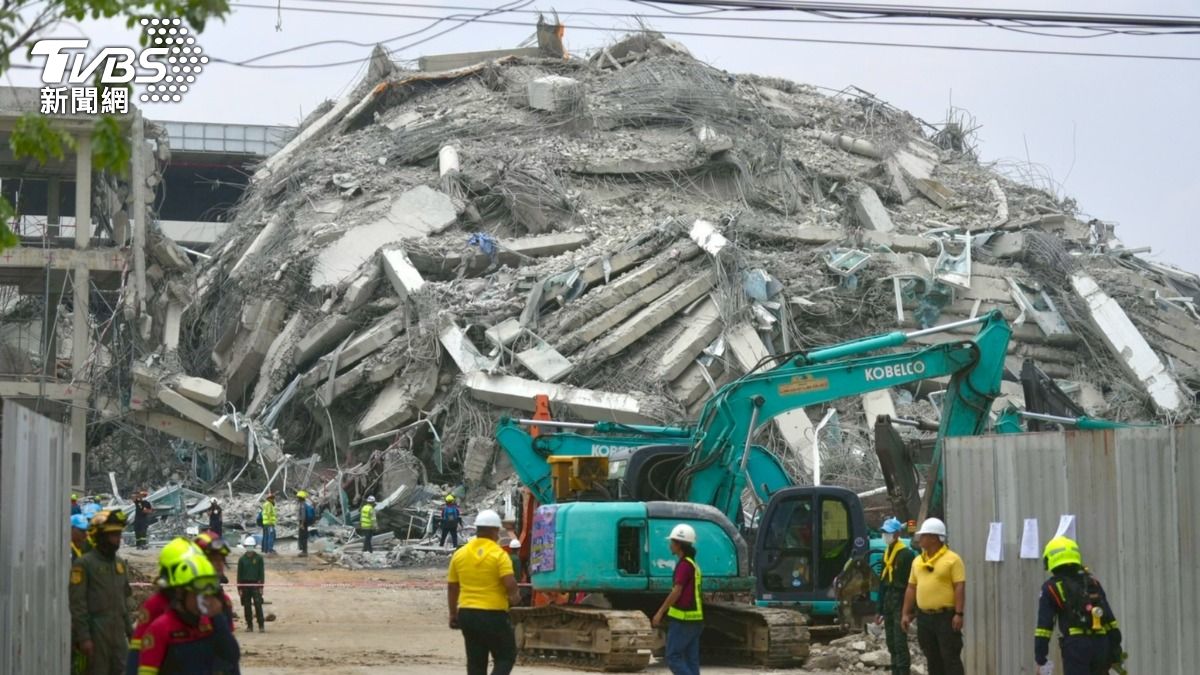 曼谷1棟30層樓高、興建中的大樓在緬甸強震中倒塌。（圖／華子琛攝）