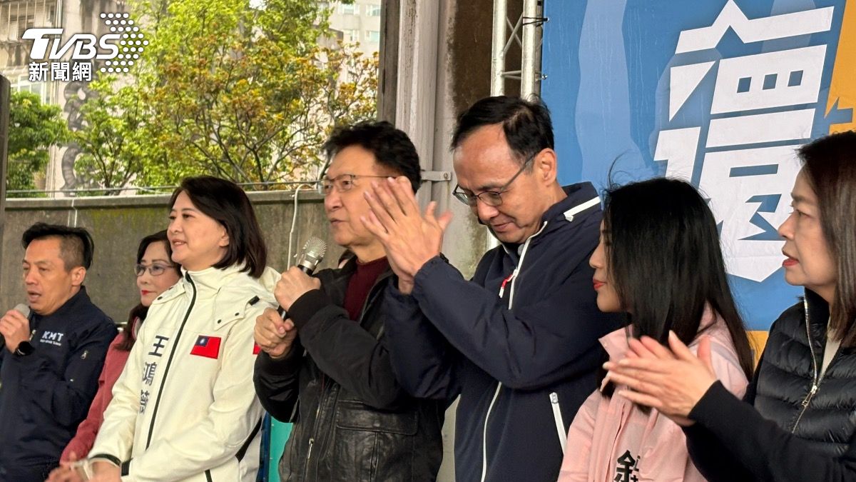 「戰鬥藍」發起人趙少康（中）。（圖／黃韋銓攝）