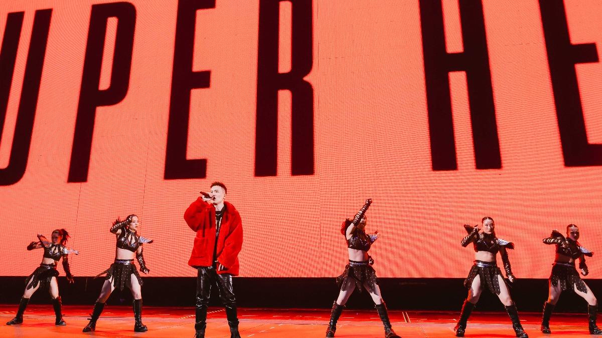 蕭秉治特地飛往美國，擔任師兄五月天的暖場嘉賓。（圖／相信音樂提供）