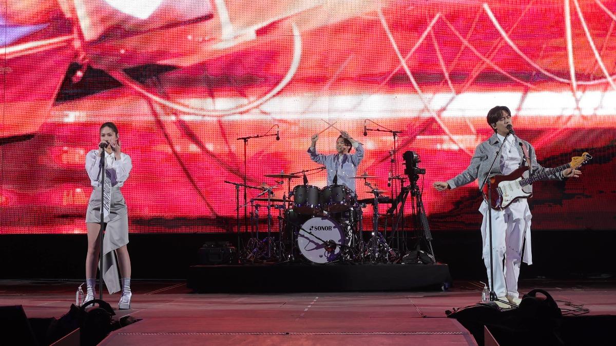 告五人籌備巡演期間，也特地到美國力挺師兄演唱會。（圖／相信音樂提供）