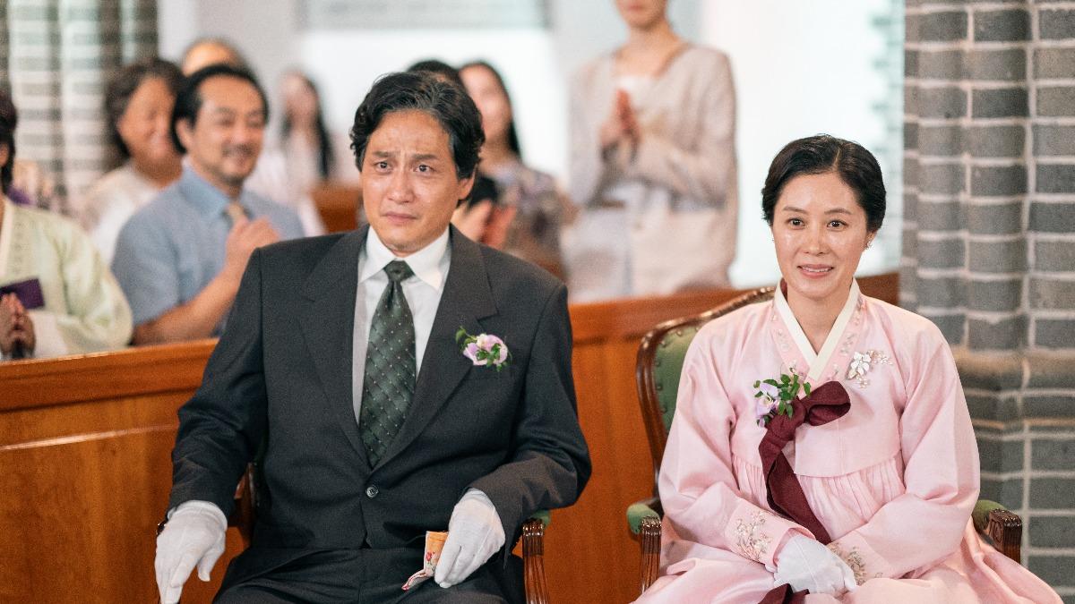 愛純、寬植感動看著女兒金明出嫁。（圖／Netflix提供）