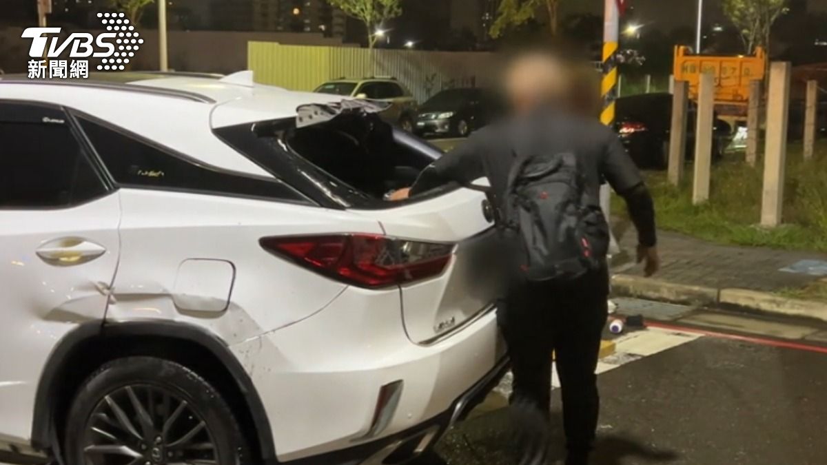 白車駕駛傷勢無大礙，事後返回現場察看車輛情形。（圖／TVBS）