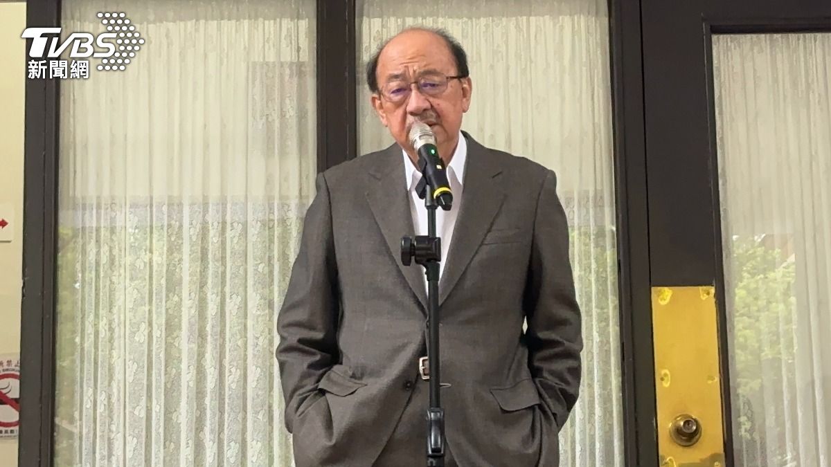 民進黨團總召柯建銘1日受訪。（圖／潘袁詩羽攝）
