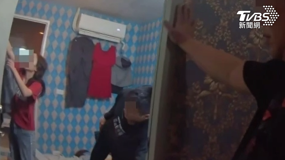 當時陳男叫小姐按摩。（圖／TVBS）