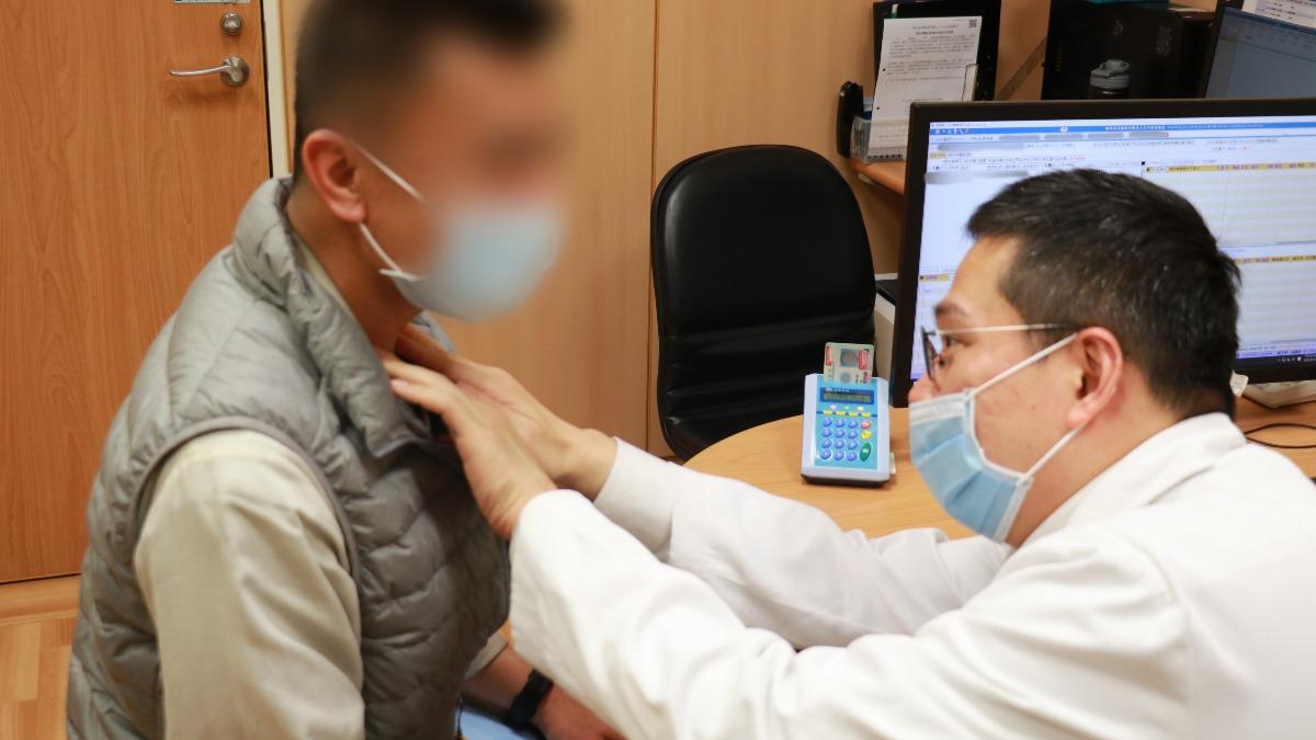 何男透過健康檢查發現，自己甲狀腺左側有約2.5公分結節。（圖／台中慈濟醫院提供）