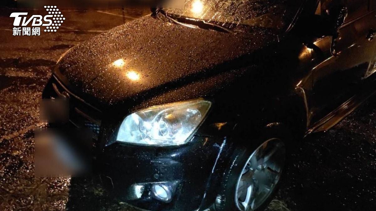 兩名女駕駛遭到逆向車波及。（圖／TVBS）