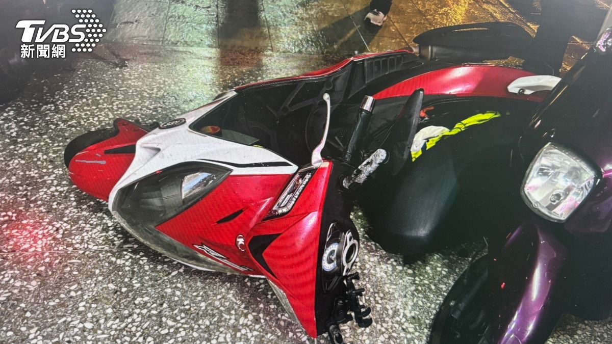 現場波及3輛機車詳細車禍原因有待釐清。（圖／TVBS）