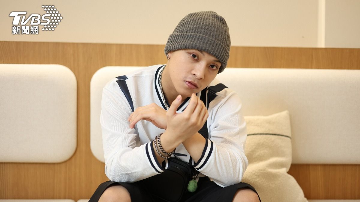 洪暐雙腿都斷掉過。（圖／張哲鳴攝）