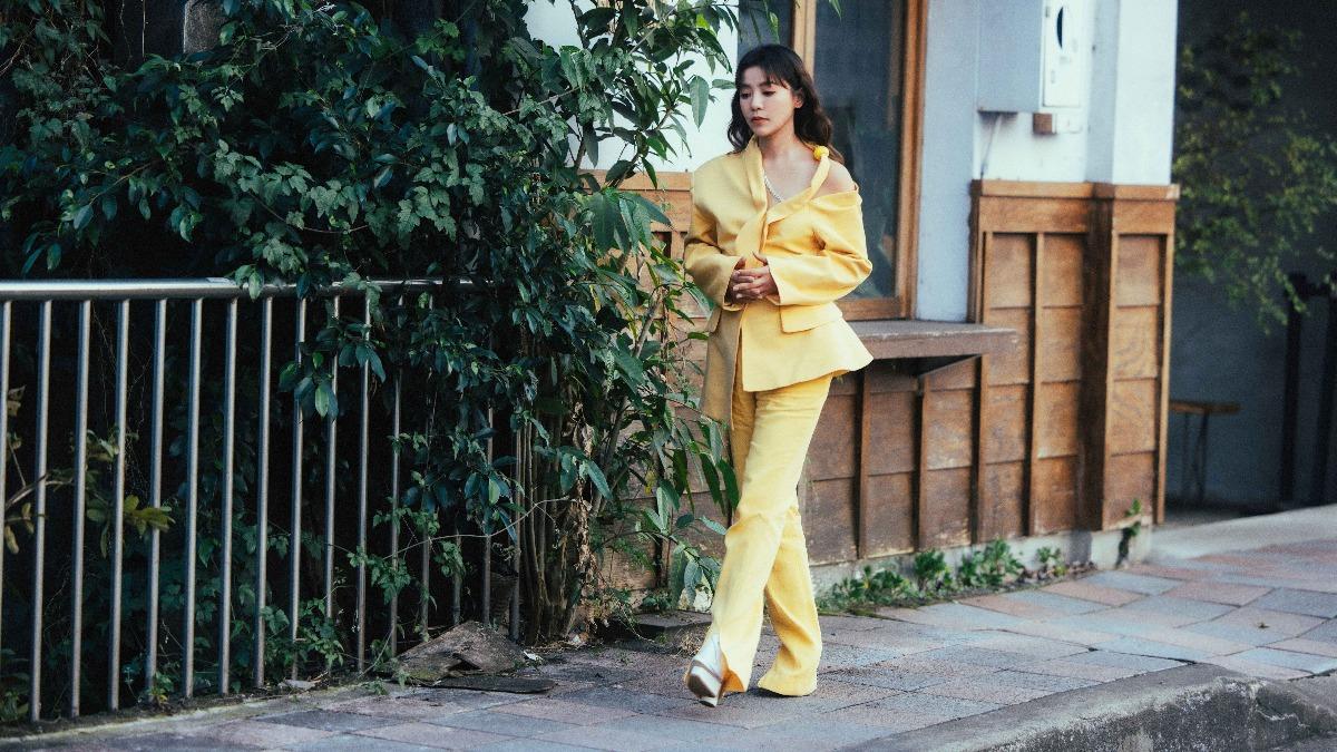 丁噹很享受生活，日前挑戰峨眉金頂之旅。（圖／相信音樂提供）