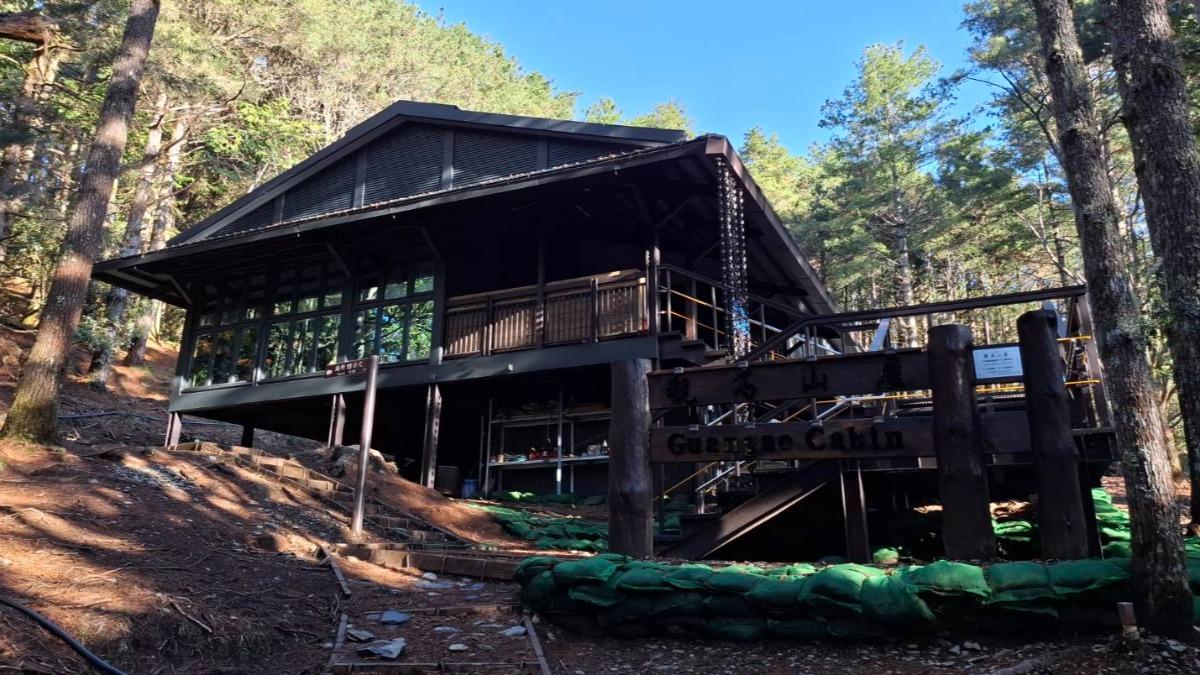 玉山觀高山屋開放了！試營運期間限28人申請住宿。（圖／ 翻攝自「玉山國家公園」fb）