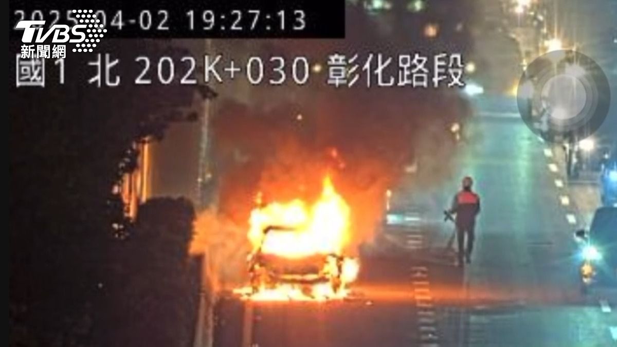 消防展開滅火。（圖／TVBS）