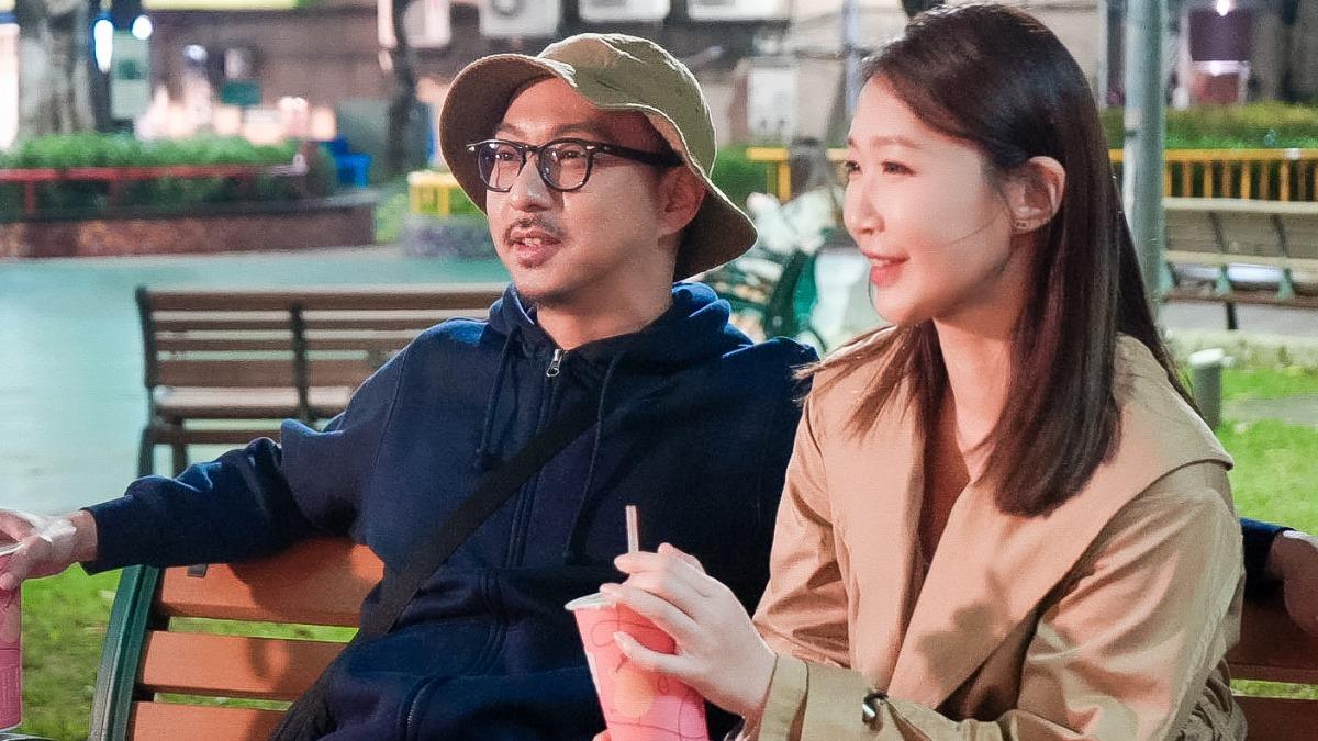 小玉兒邀好友賴慈泓演出MV，笑虧2人沒有粉紅泡泡。（圖／桓然數位提供）