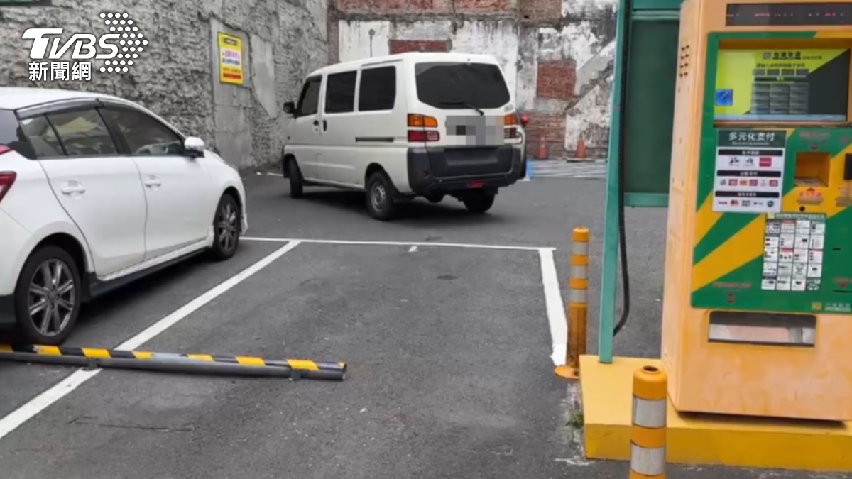 台南赤崁附近一間停車場假日收費最高1920元。（圖／TVBS）