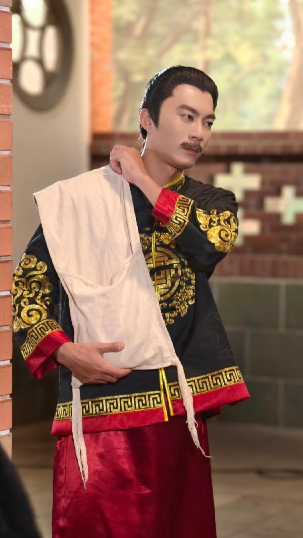 余思達首次擔綱主演，坦言壓力頗大。（圖／民視提供）