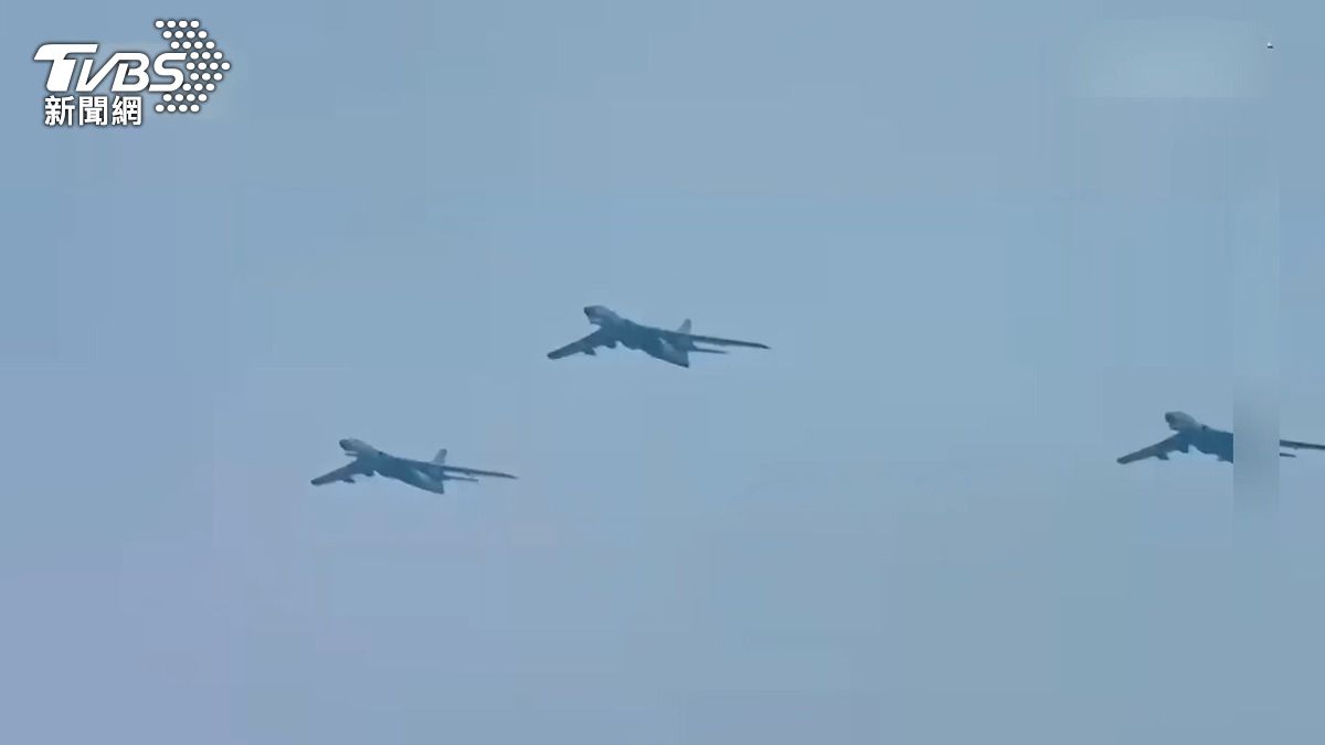 共機17架逾越中線配合共艦擾台 國軍機艦適切應對