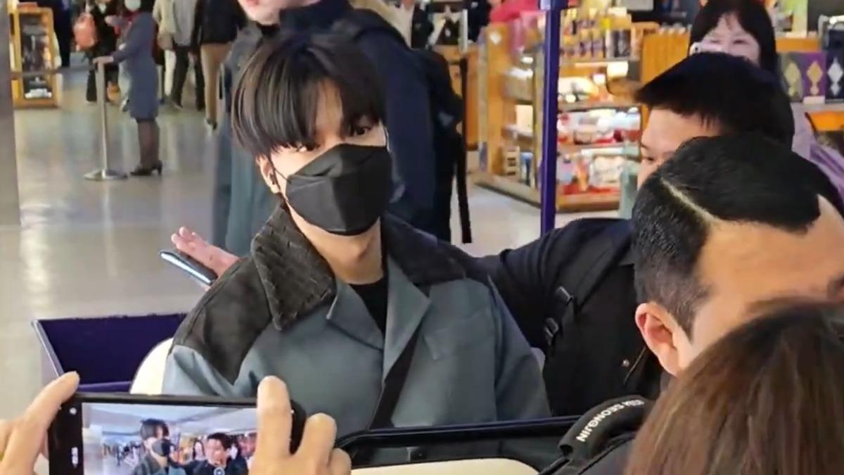 李敏鎬輕裝抵達機場。（圖／記者林志偉攝影）